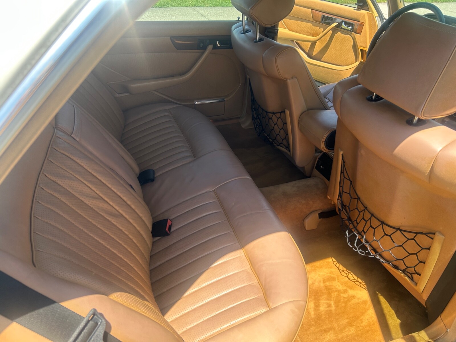 Mercedes-Benz-300-Series-1986-Sedan-12