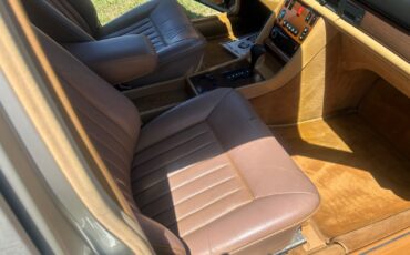 Mercedes-Benz-300-Series-1986-Sedan-14