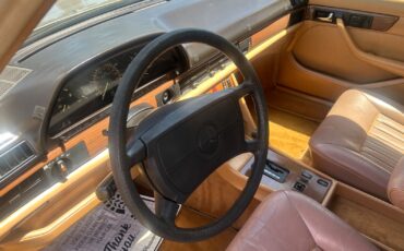 Mercedes-Benz-300-Series-1986-Sedan-20