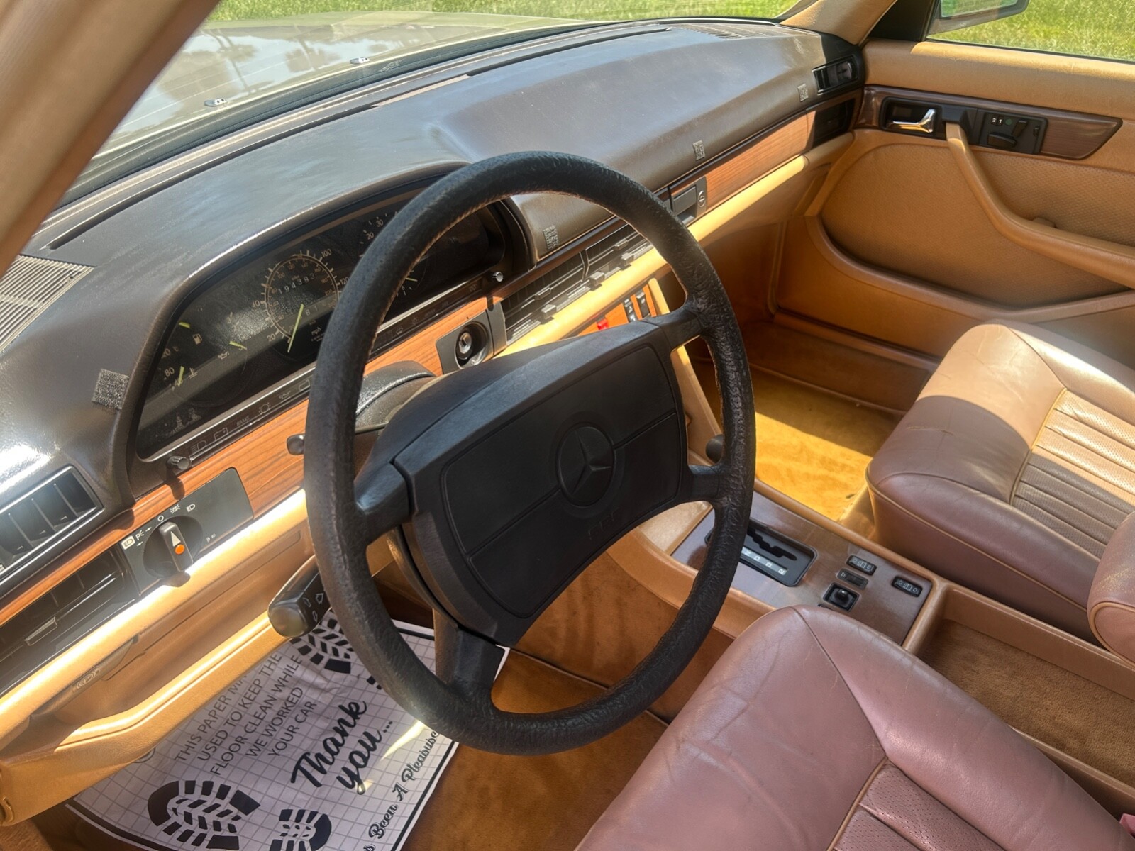Mercedes-Benz-300-Series-1986-Sedan-20