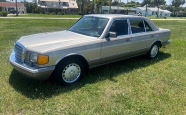 Mercedes-Benz-300-Series-1986-Sedan