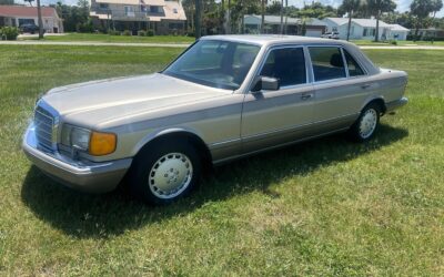 Mercedes-Benz 300-Series 1986 Sedan