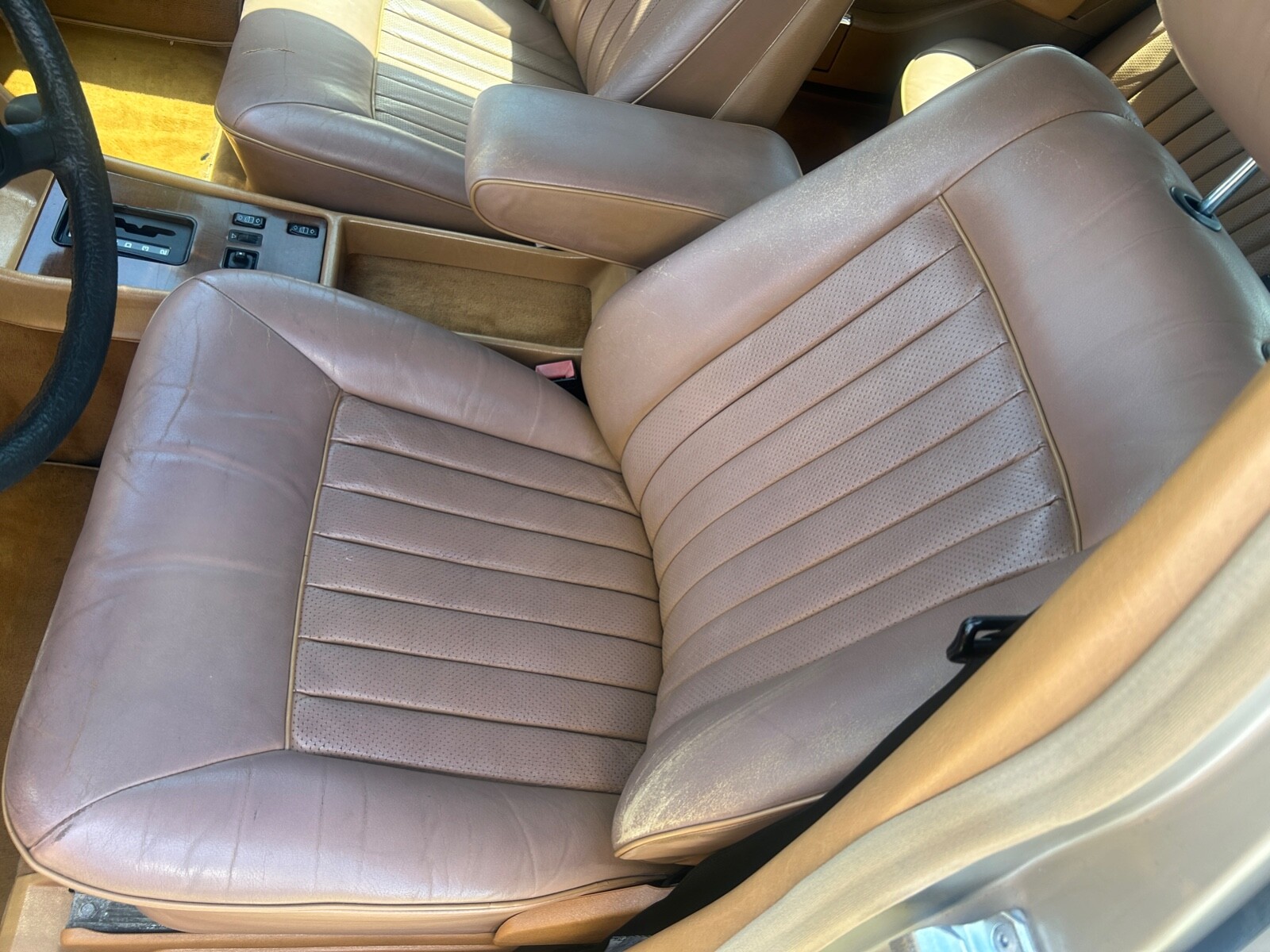 Mercedes-Benz-300-Series-1986-Sedan-9