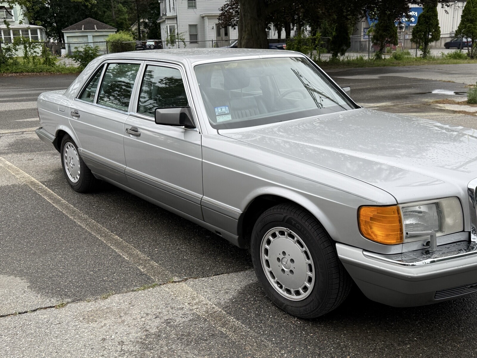 Mercedes-Benz-300-Series-1988-Sedan-1