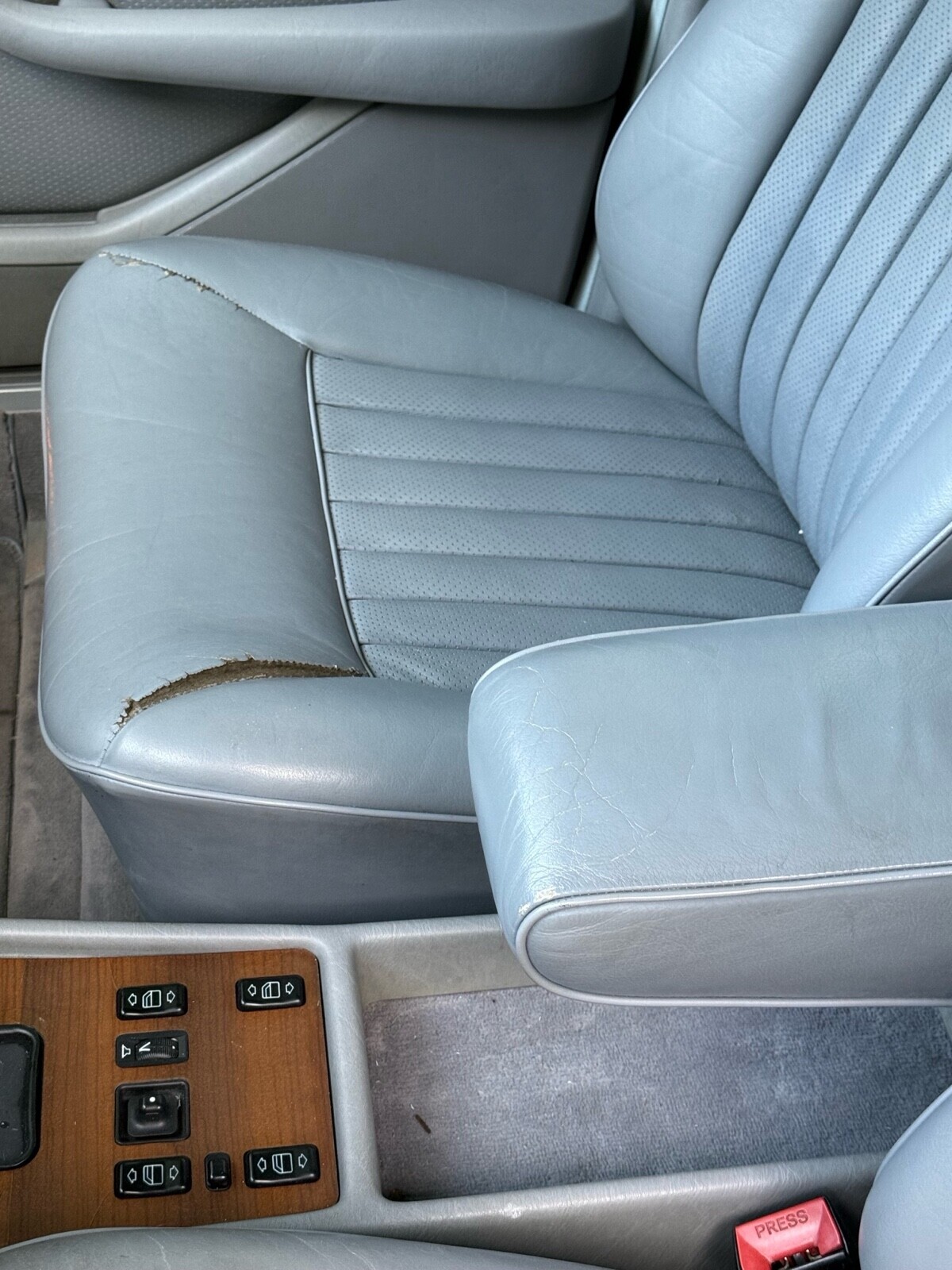 Mercedes-Benz-300-Series-1988-Sedan-6