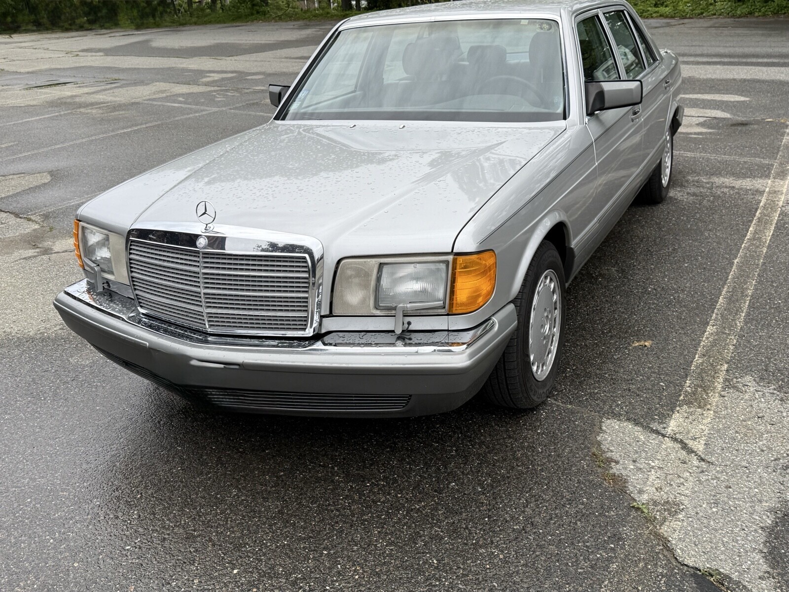 Mercedes-Benz-300-Series-1988-Sedan