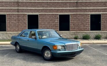 Mercedes-Benz-300-Series-1991-Sedan-1