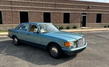Mercedes-Benz-300-Series-1991-Sedan-2