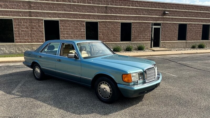 Mercedes-Benz-300-Series-1991-Sedan-2