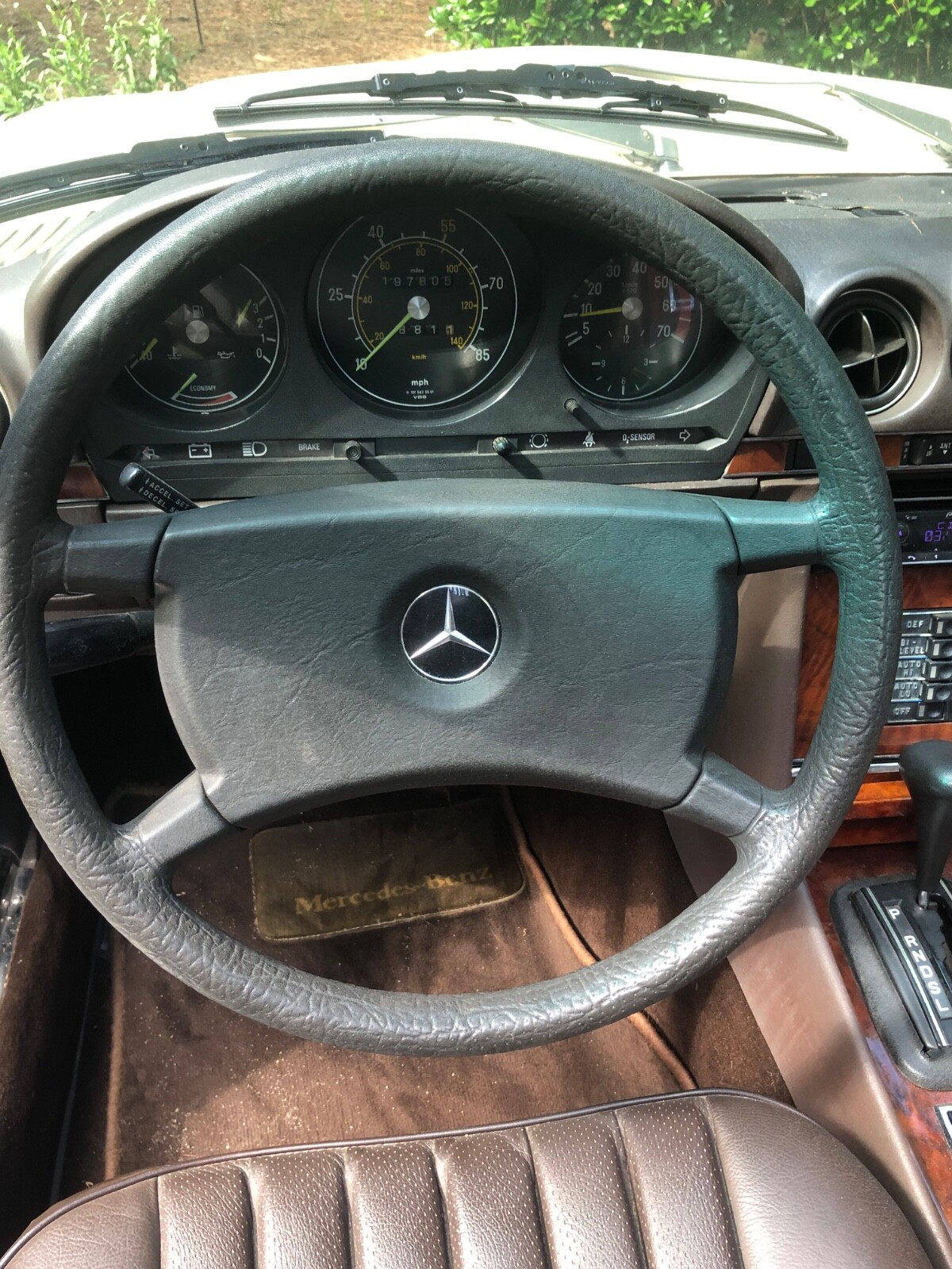 Mercedes-Benz-380-SL-1981-Convertible-11