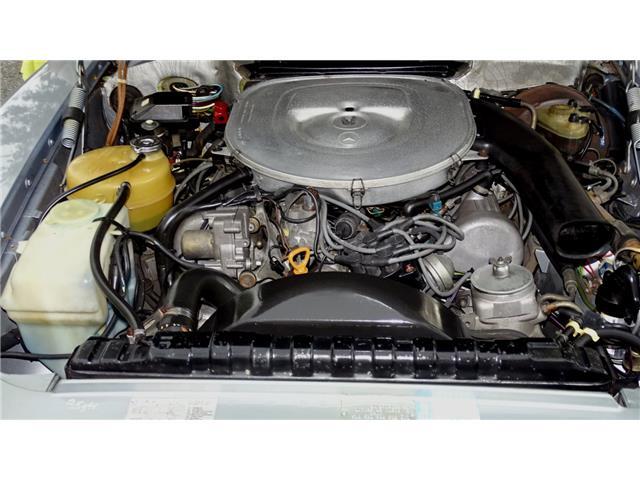 Mercedes-Benz-380SLC-1981-FIXED-HEAD-COUPE-22