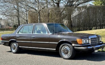 Mercedes-Benz-400-Series-1974-SEDAN-10