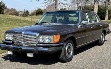 Mercedes-Benz-400-Series-1974-SEDAN-31