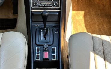 Mercedes-Benz-400-Series-1974-SEDAN-4
