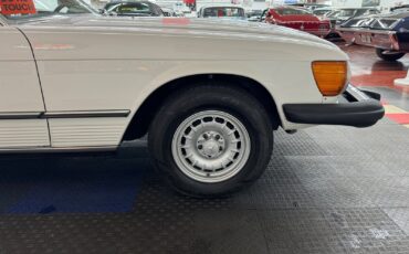 Mercedes-Benz-400-Series-1977-24