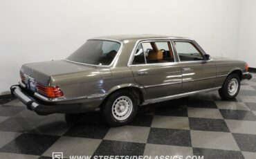 Mercedes-Benz-400-Series-1979-Sedan-11
