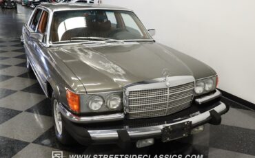 Mercedes-Benz-400-Series-1979-Sedan-14