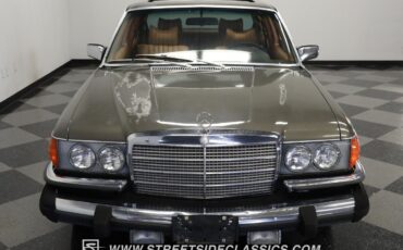 Mercedes-Benz-400-Series-1979-Sedan-15