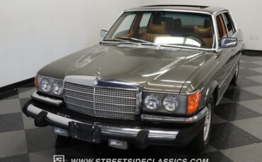 Mercedes-Benz-400-Series-1979-Sedan-16