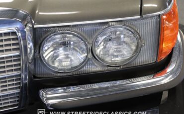 Mercedes-Benz-400-Series-1979-Sedan-19