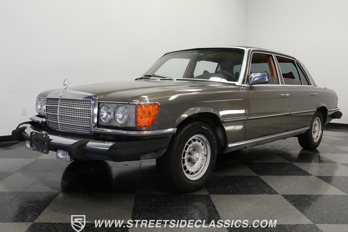Mercedes-Benz-400-Series-1979-Sedan-20