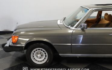 Mercedes-Benz-400-Series-1979-Sedan-22