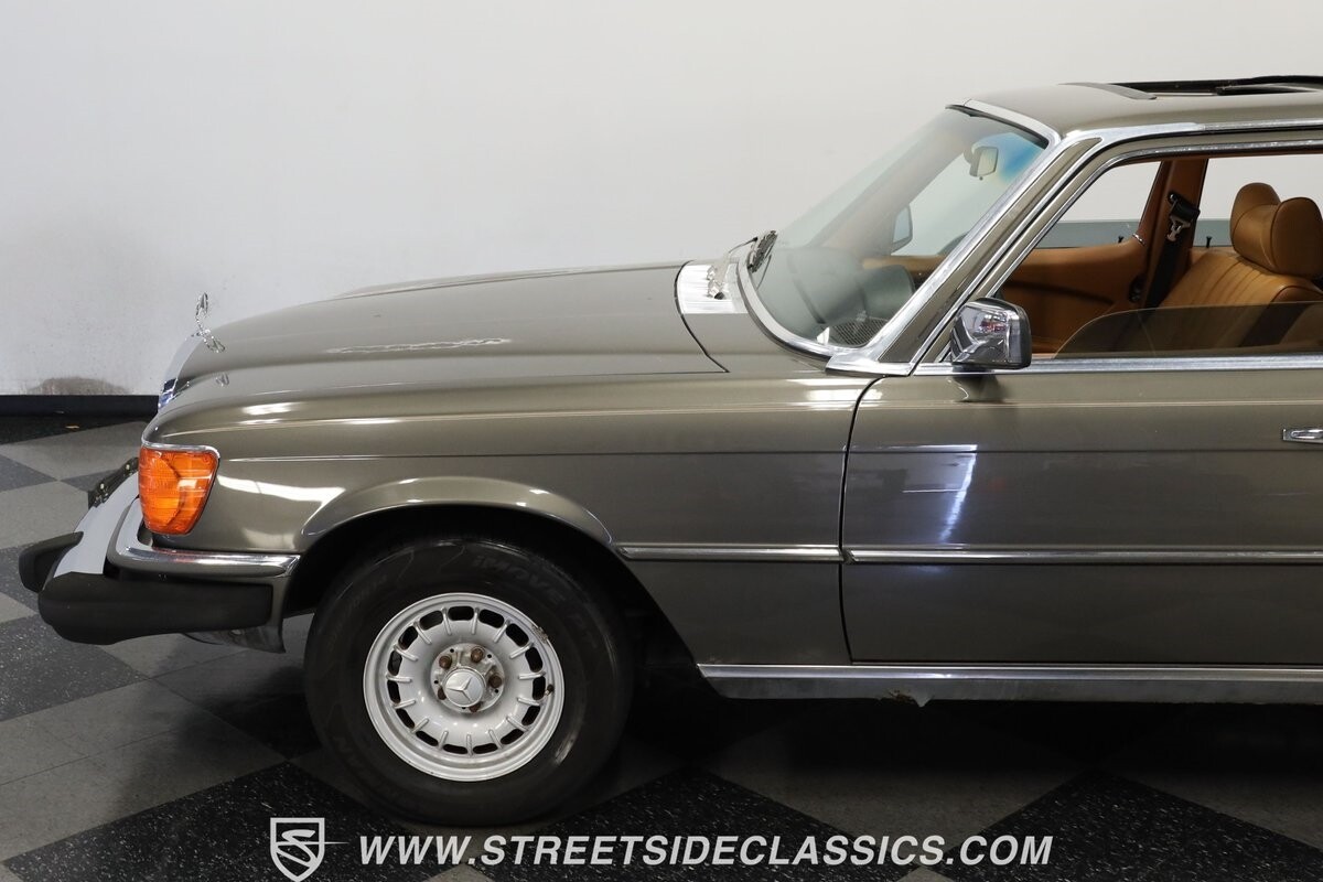 Mercedes-Benz-400-Series-1979-Sedan-22