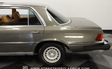 Mercedes-Benz-400-Series-1979-Sedan-23