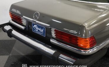 Mercedes-Benz-400-Series-1979-Sedan-24
