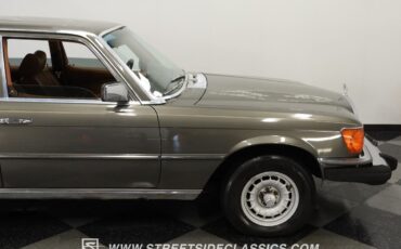 Mercedes-Benz-400-Series-1979-Sedan-28