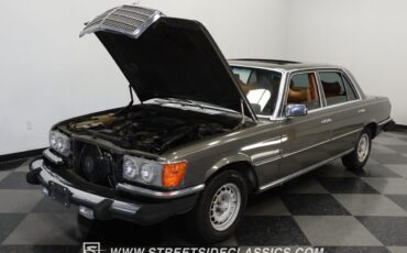 Mercedes-Benz-400-Series-1979-Sedan-29