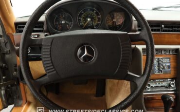Mercedes-Benz-400-Series-1979-Sedan-36