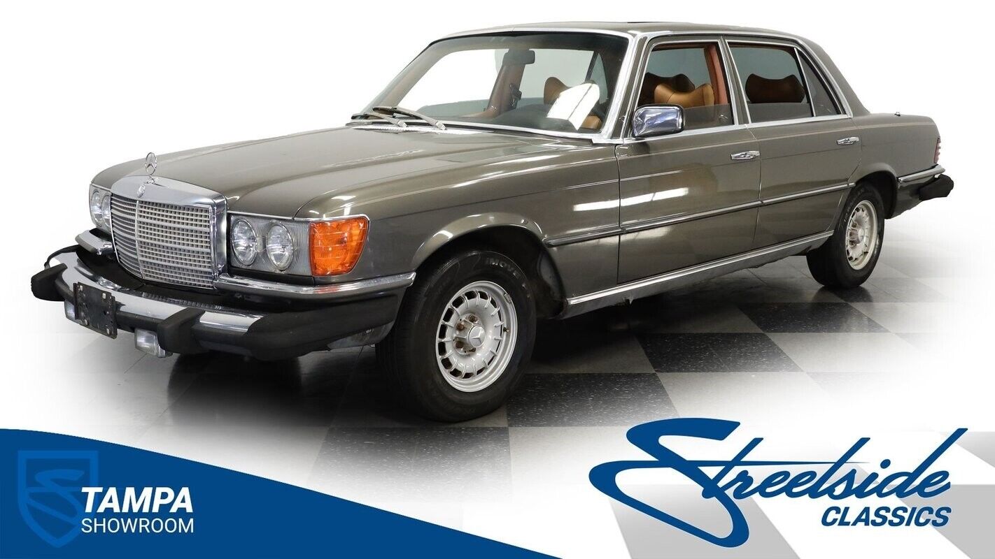 Mercedes-Benz-400-Series-1979-Sedan