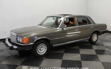 Mercedes-Benz-400-Series-1979-Sedan-5