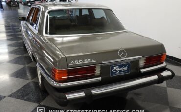 Mercedes-Benz-400-Series-1979-Sedan-7