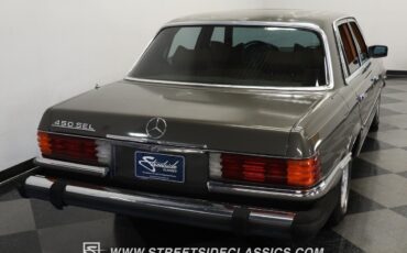 Mercedes-Benz-400-Series-1979-Sedan-9
