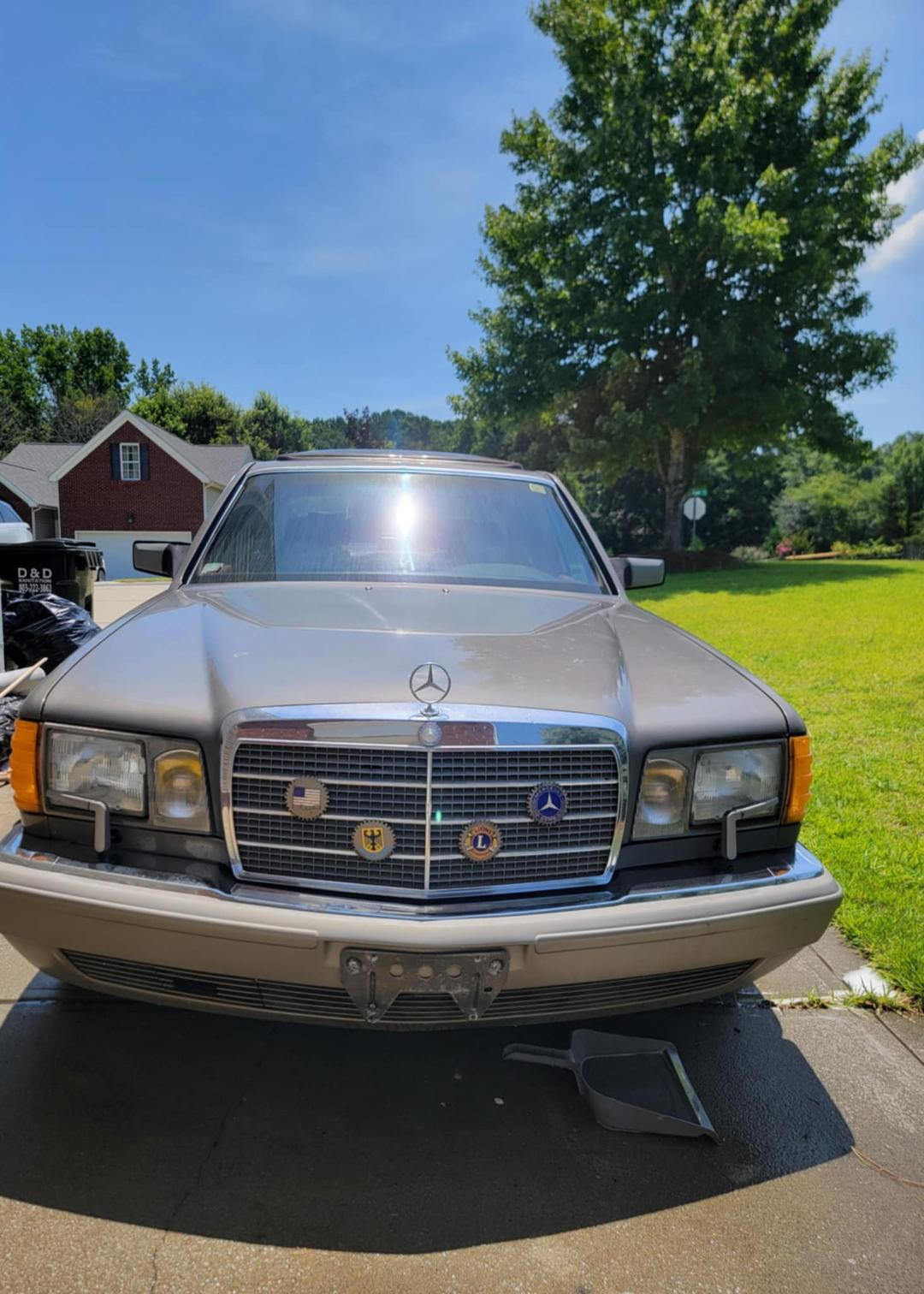 Mercedes-Benz-400-Series-1987-Sedan-3