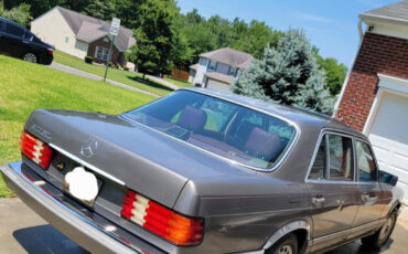 Mercedes-Benz-400-Series-1987-Sedan-6