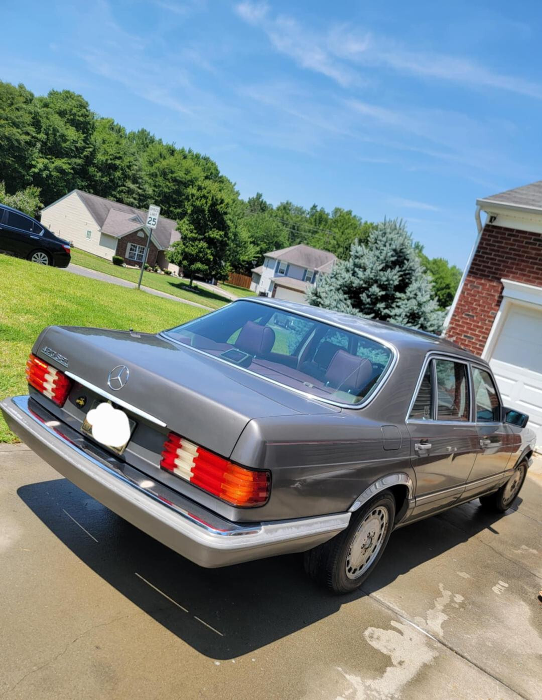 Mercedes-Benz-400-Series-1987-Sedan-6