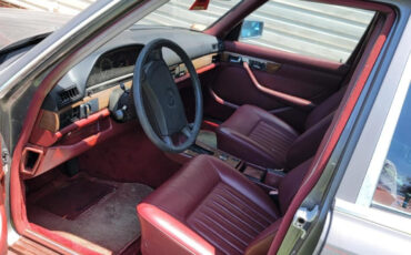 Mercedes-Benz-400-Series-1987-Sedan-9