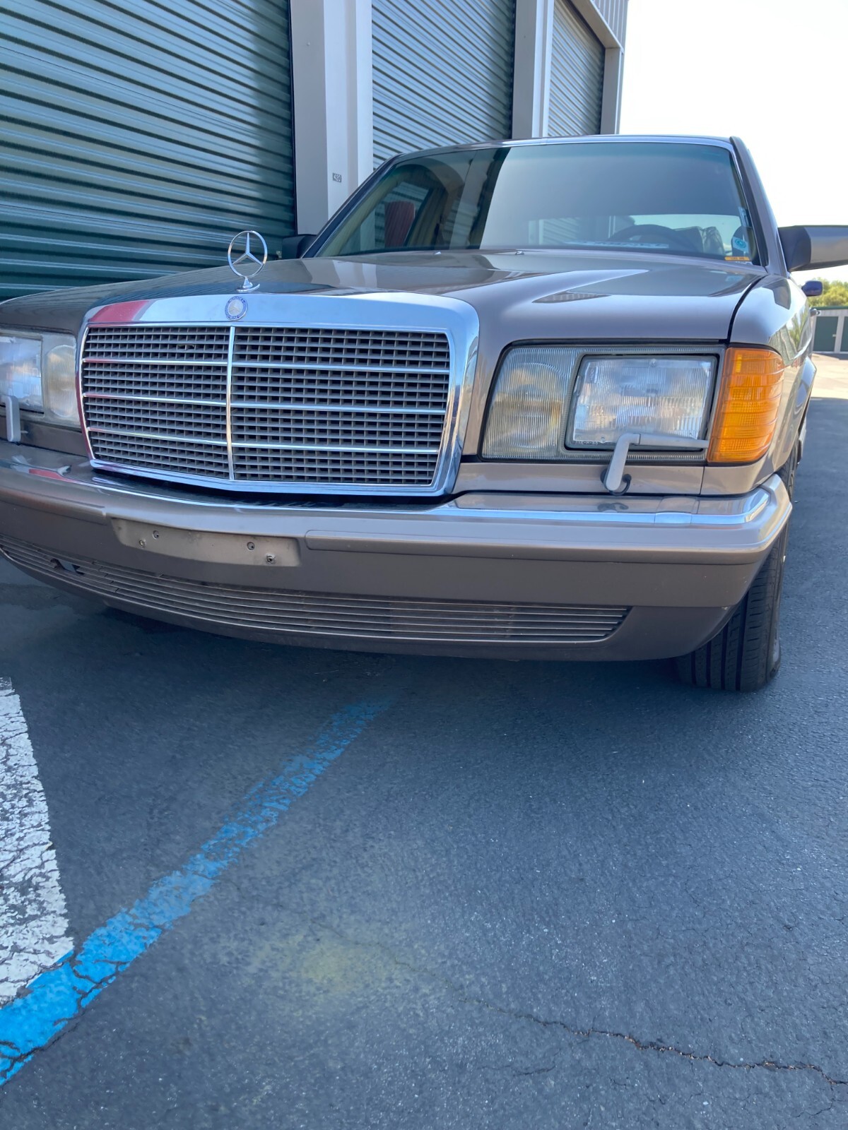Mercedes-Benz-400-Series-1989-Sedan-14