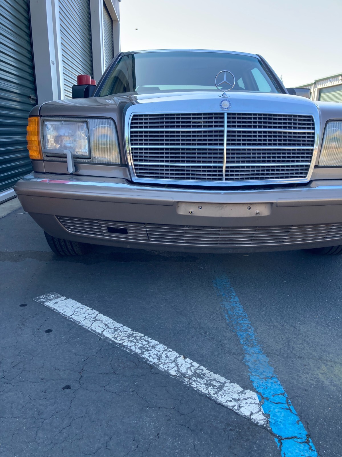 Mercedes-Benz-400-Series-1989-Sedan-15
