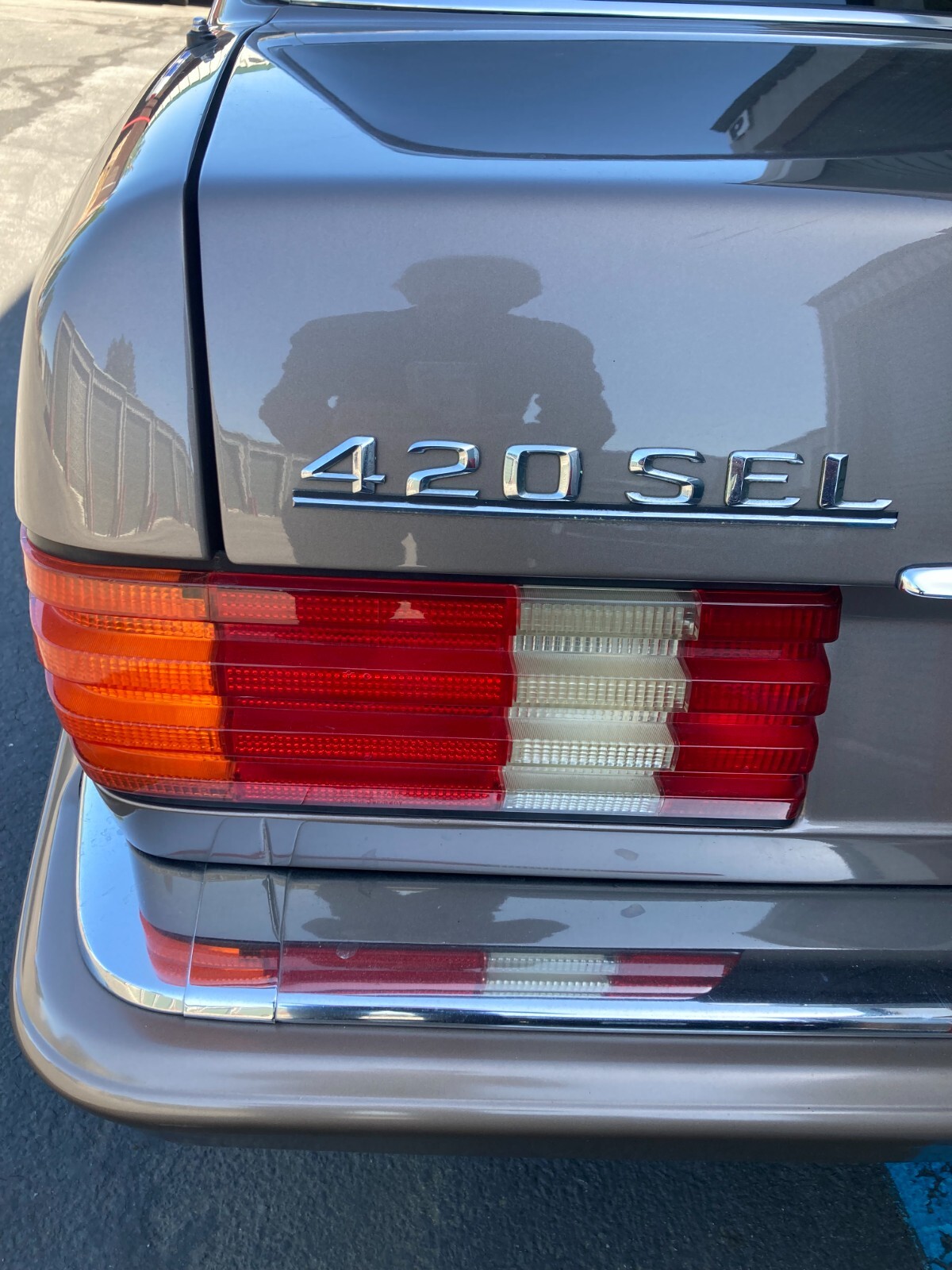 Mercedes-Benz-400-Series-1989-Sedan-20