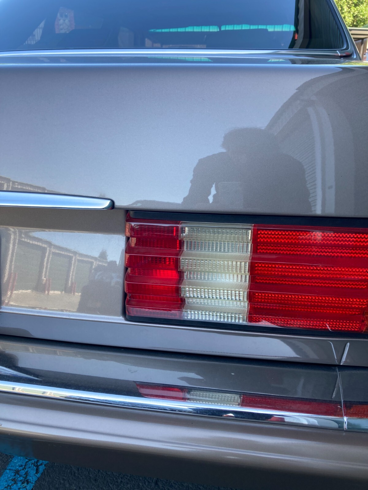 Mercedes-Benz-400-Series-1989-Sedan-22