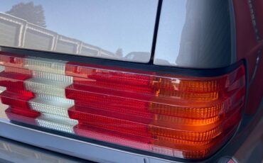 Mercedes-Benz-400-Series-1989-Sedan-23