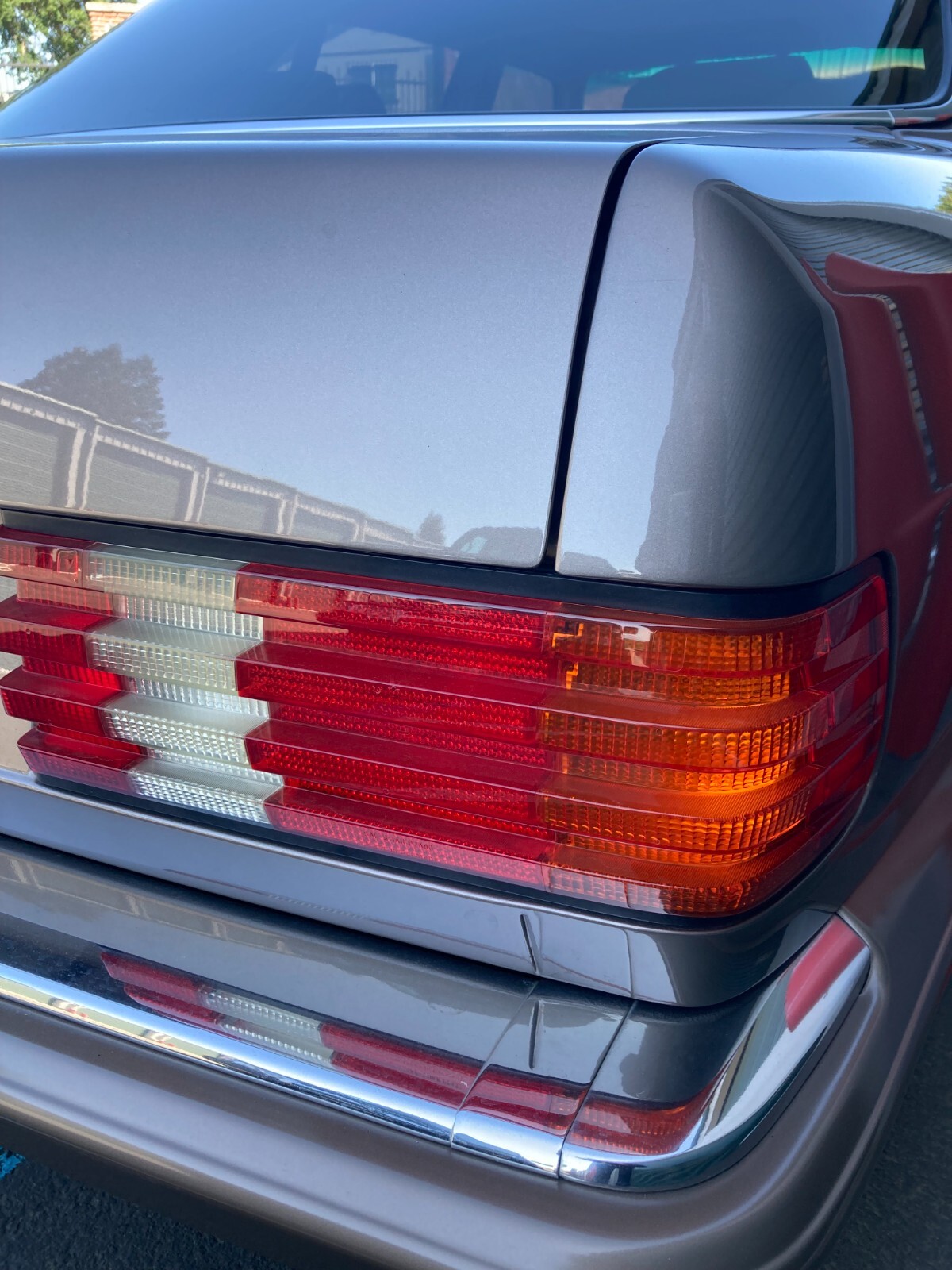 Mercedes-Benz-400-Series-1989-Sedan-23