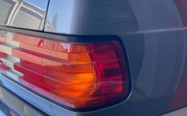 Mercedes-Benz-400-Series-1989-Sedan-24