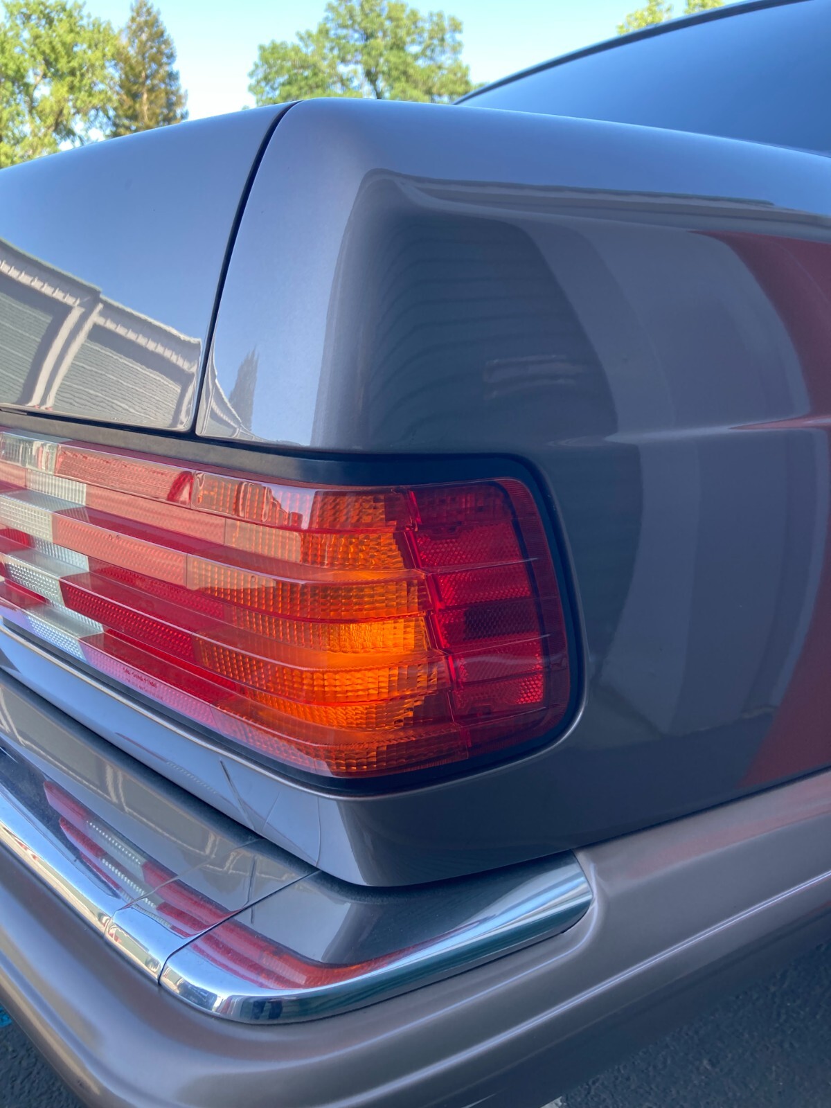 Mercedes-Benz-400-Series-1989-Sedan-24