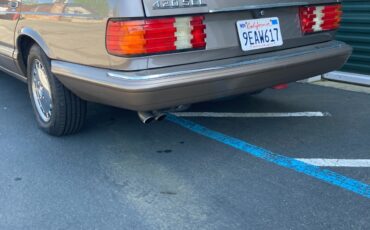 Mercedes-Benz-400-Series-1989-Sedan-6
