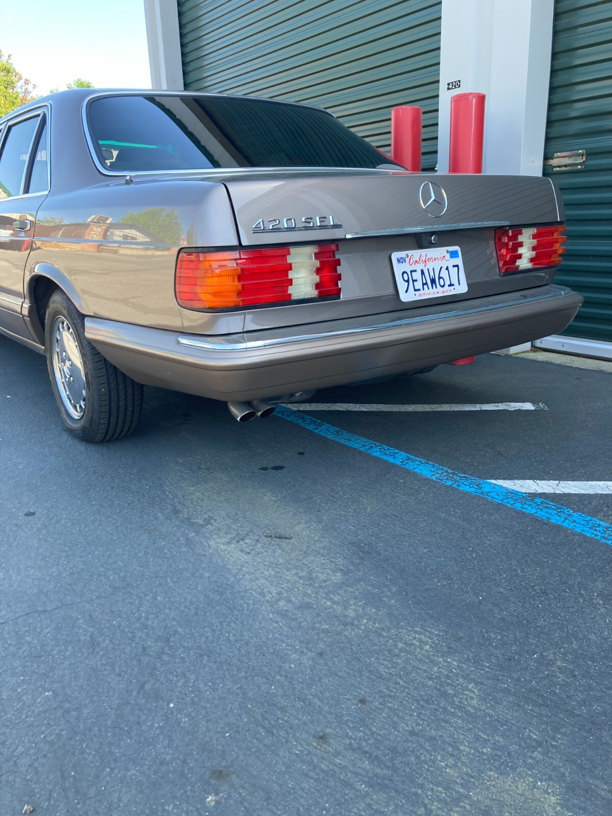 Mercedes-Benz-400-Series-1989-Sedan-6